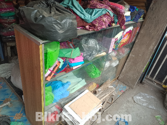 গ্লাসের সেলফ